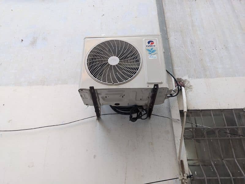 1 TON AC GREE INVERTER for sale just new 10/10 only 4 months use. 4