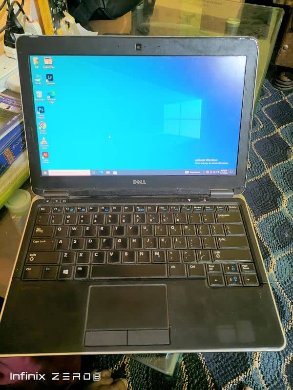 Dell Latitude E7240 0