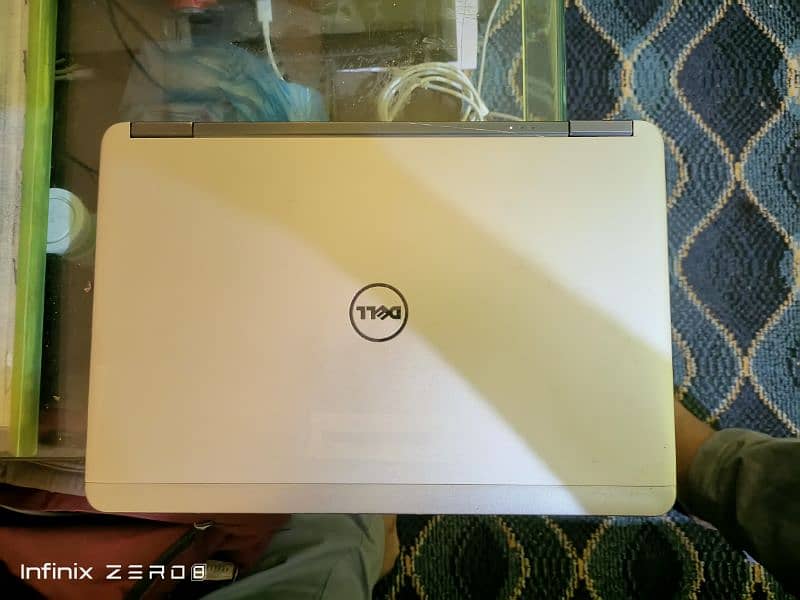 Dell Latitude E7240 2