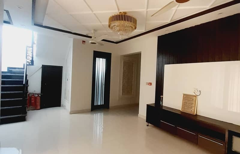 10 Marla luxury House Available For Rent In Dha EX Park View Lahore 7