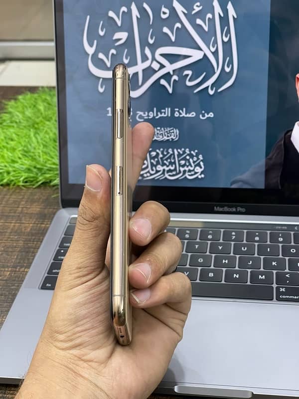 Iphone 11 Pro Max 512 gb Pta approved 1