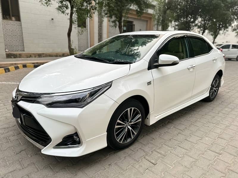 Toyota Altis Grande 2022 1