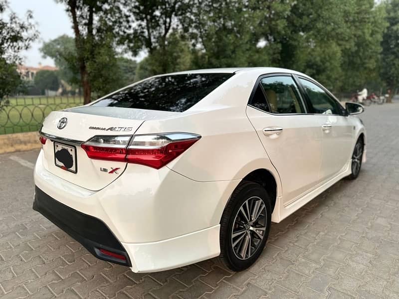 Toyota Altis Grande 2022 4