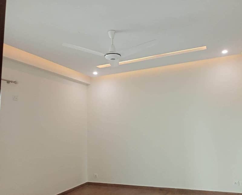 3 Bed Apt Available for rent in Askari 11 Lahore. 6