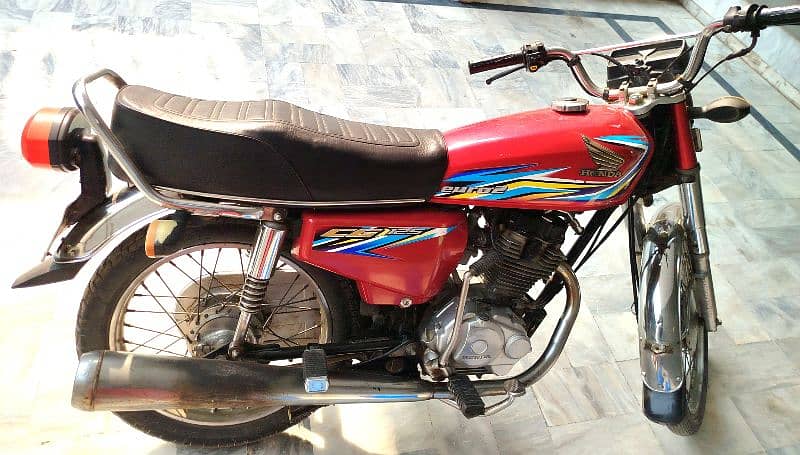 Honda 125 18/19 model Engine abhi tk pack ha All parts are  original 0