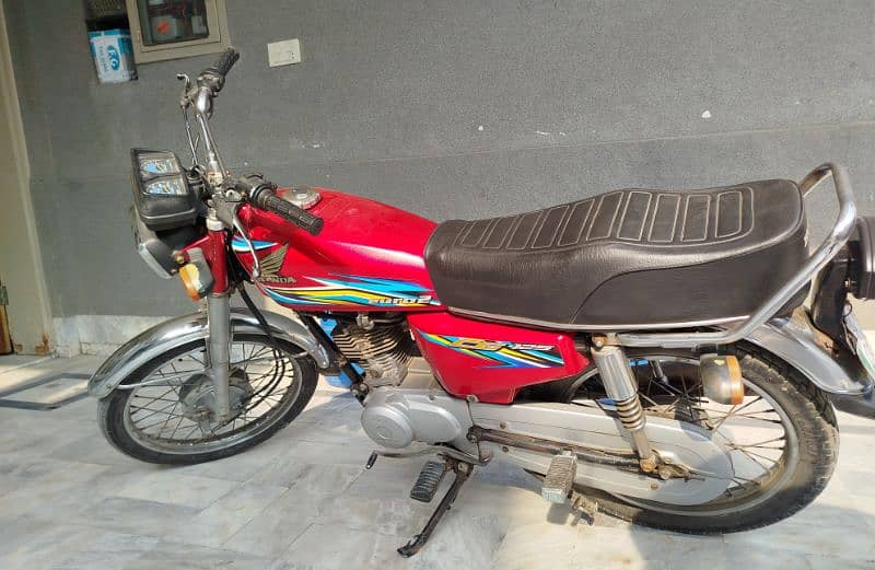 Honda 125 18/19 model Engine abhi tk pack ha All parts are  original 3