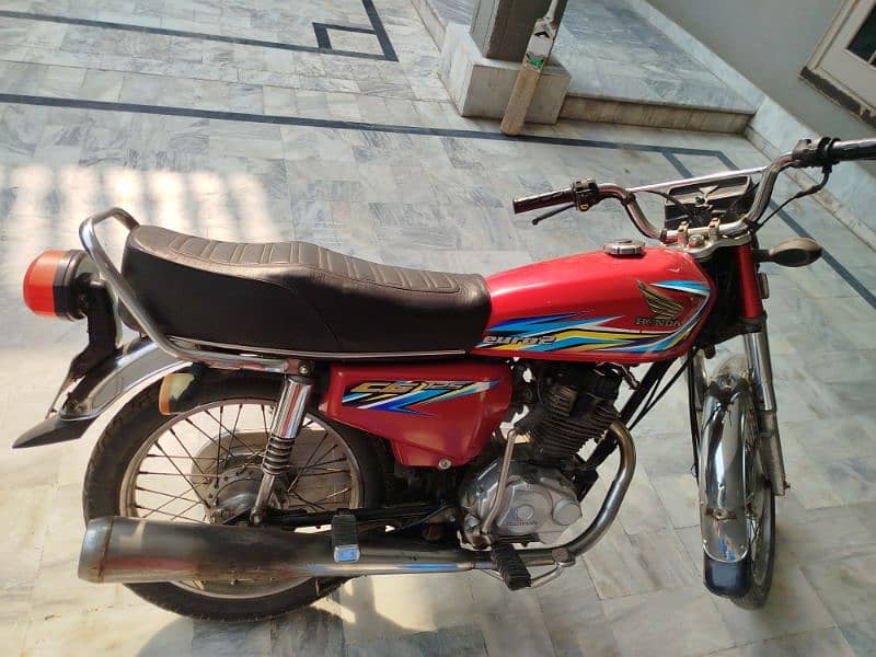 Honda 125 18/19 model Engine abhi tk pack ha All parts are  original 4