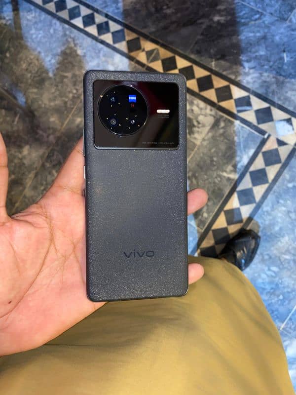 Vivo X80 with box 1