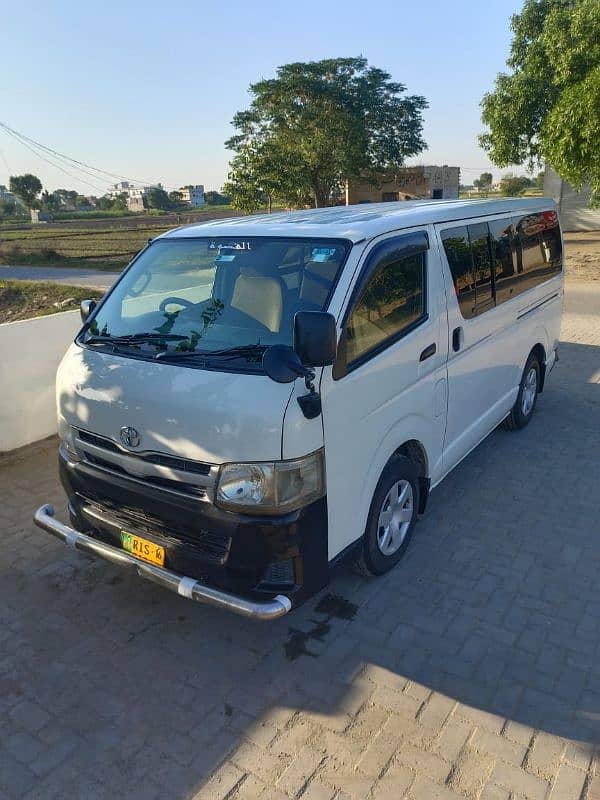 Toyota Hiace 2012 1