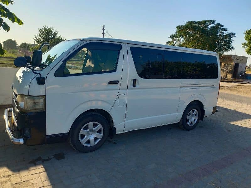 Toyota Hiace 2012 5