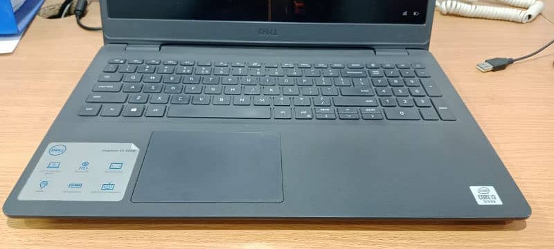 Dell Inspiron 15 3000 0