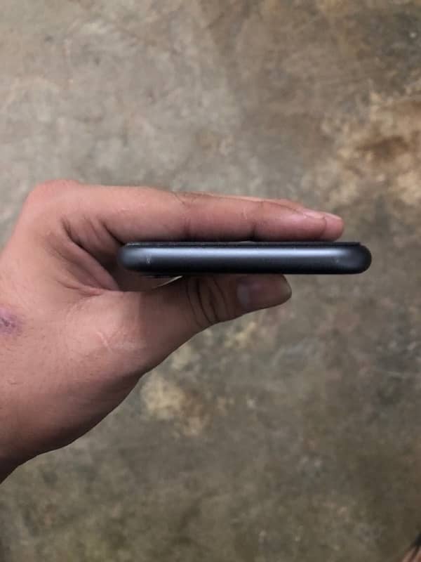 iphone 11 black colour 5