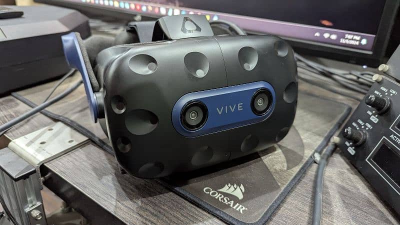 HTC Vive Pro 2 and Vive 1 VR headset 0