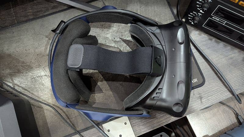 HTC Vive Pro 2 and Vive 1 VR headset 2