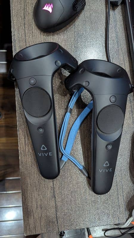 HTC Vive Pro 2 and Vive 1 VR headset 5