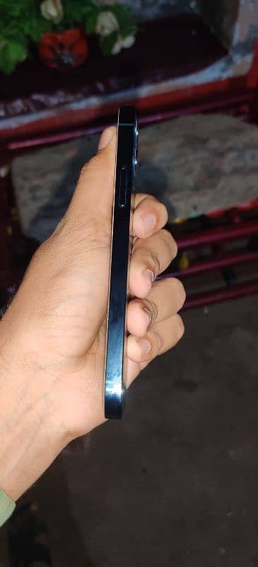 I phone 12 pro Factory Unlocked 4