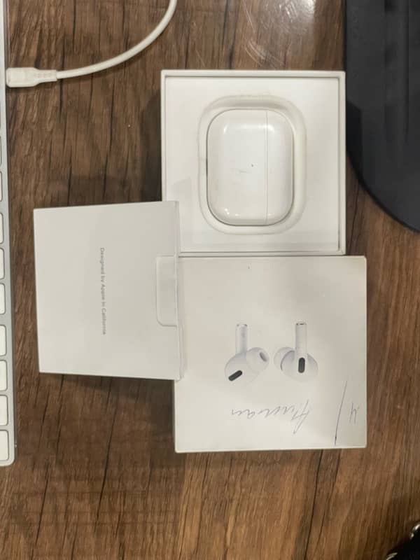 AirPods Pro Original with Wireless Charging Case 1