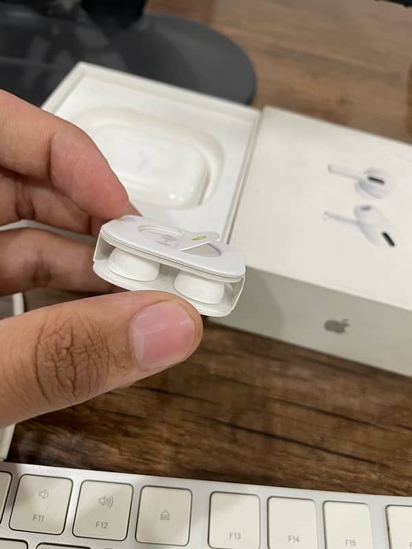 AirPods Pro Original with Wireless Charging Case 2