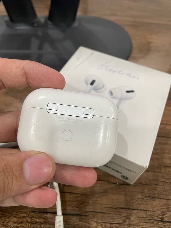 AirPods Pro Original with Wireless Charging Case 8