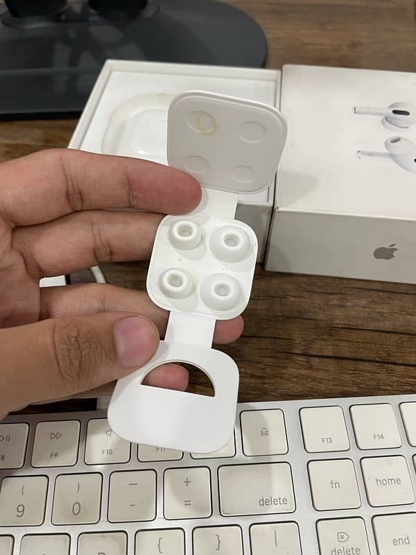 AirPods Pro Original with Wireless Charging Case 10