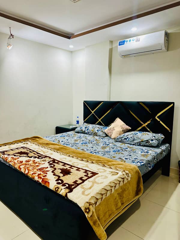 DAILY BASIS SHORT STAY FAMILY APPARTMENT FOR RENT IN TALHA BLOCK BAHRIA TOWN 0