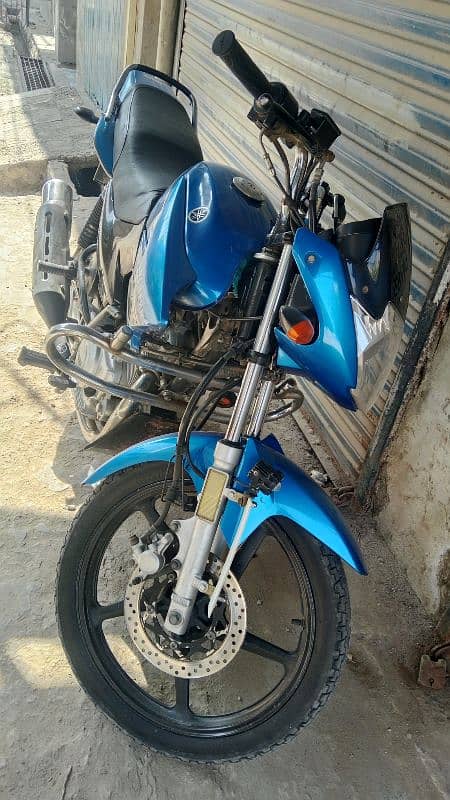 Yamaha YBR 125 Blue colour 3