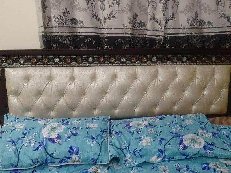 Bed with mattress for sale 0