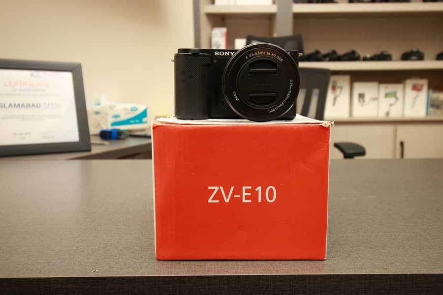 Sony ZV-E10 16-50 Mirrorless Camera 0