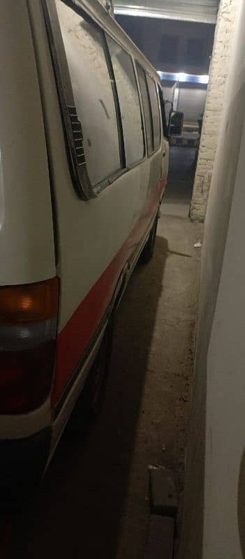 Toyota hiace model 03076800577 5