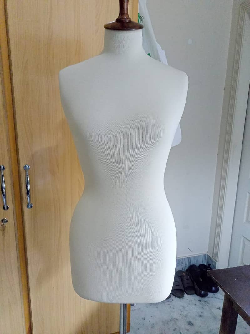 Female dripping and display Mannequin Without Arm size 42 (new ) 0