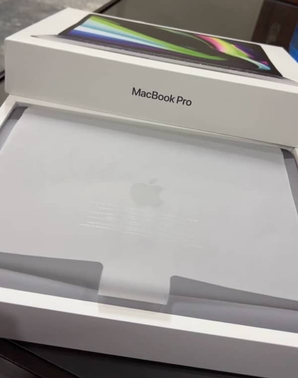 MacBook Pro M2 13-inch 1