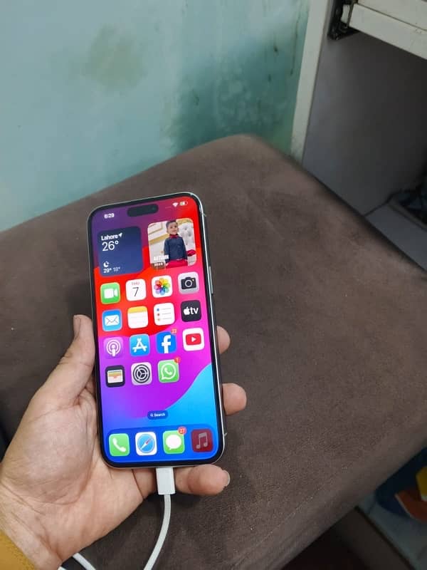 i phone 15pro max factory  unlock 99helth 256gb 5