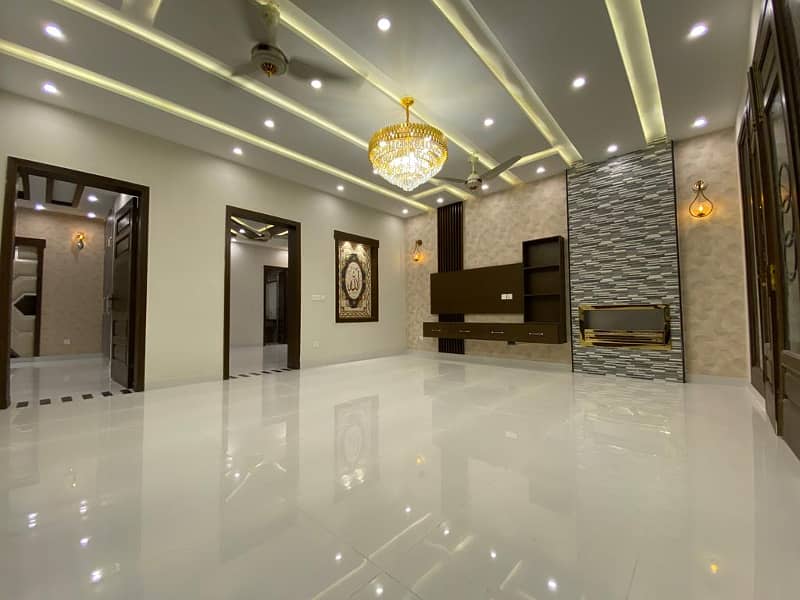 10 MARLA LUXURY BRAND NEW HOUSE FOR SALE IN JASMINE BLOCK 7