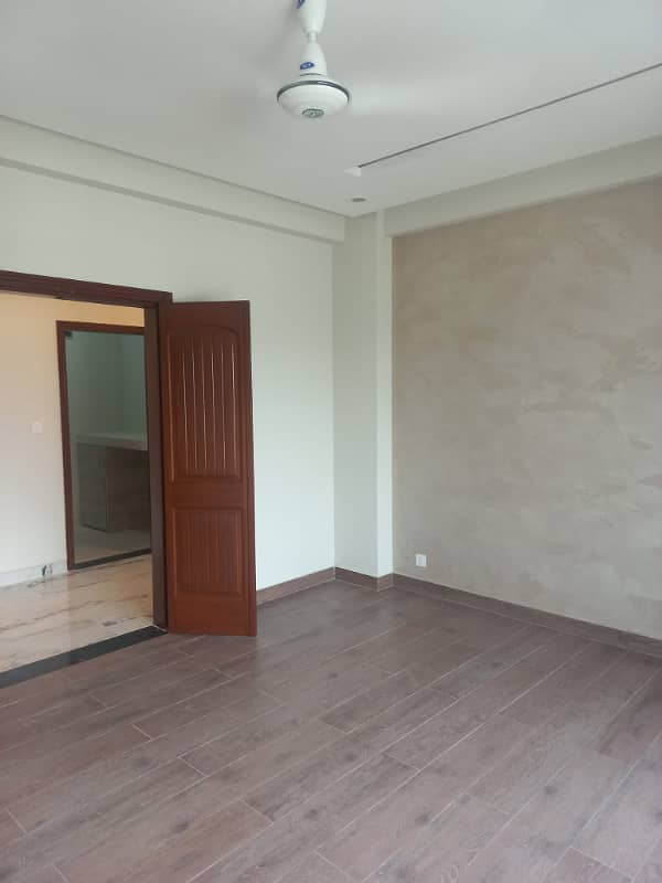 Don't miss out this beautiful apartment (For Rent) 2