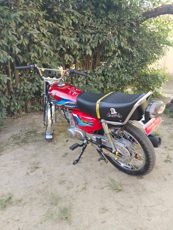 selling 2024 model 125 3