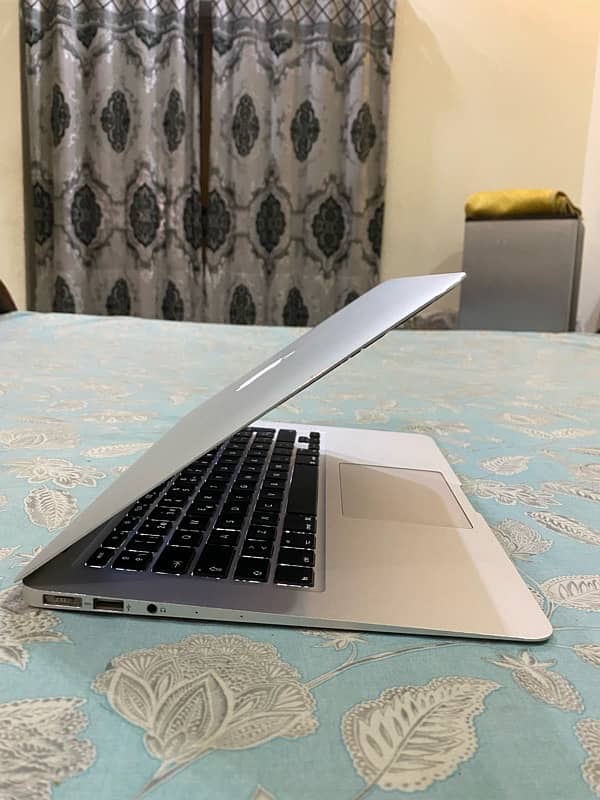 MacBook Air 13” Early 2015 1