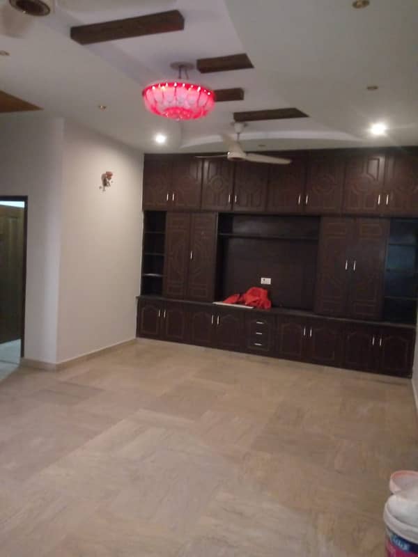 10 Marla House For Rent in Bahria Town Lahore 0