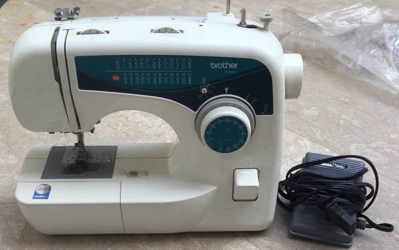 Brother Sewing Machine XL-2600I 1