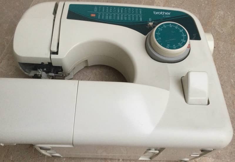 Brother Sewing Machine XL-2600I 3