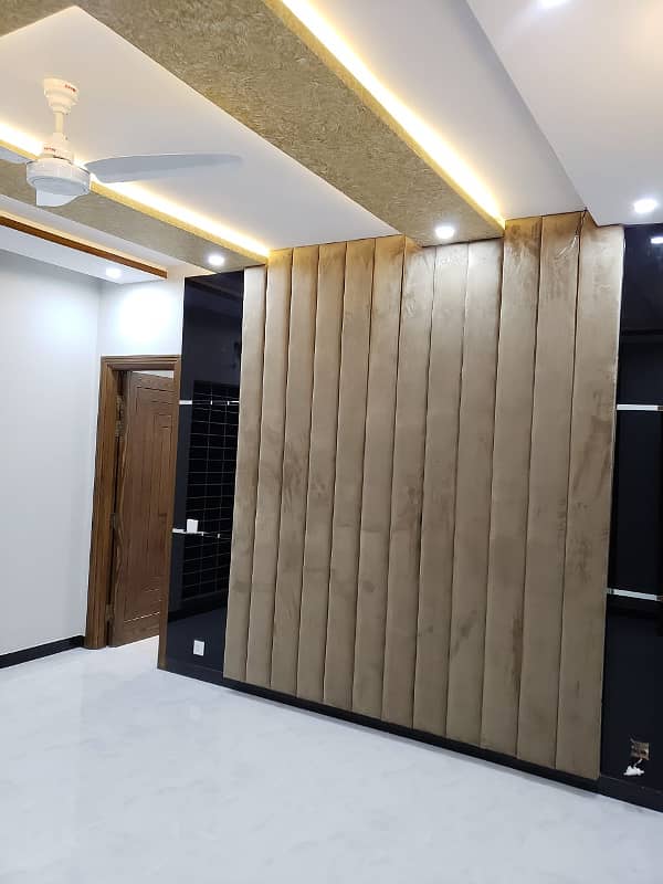 10 Marla Upper Portion For Rent in Bahria Town Lahore 1