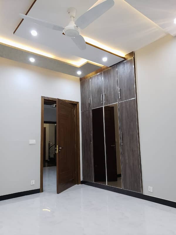 10 Marla Upper Portion For Rent in Bahria Town Lahore 13