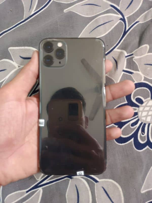 iphone 11 pro max (256)gb 4