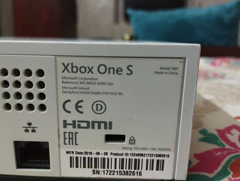 Xbox One S 1TB 4