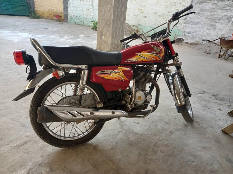 Honda CG 125 2021 for sale all punjab registered 4