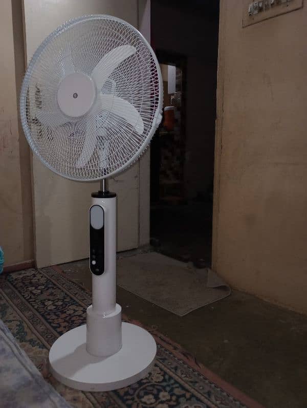 18"dp chrging fan with led and chrging pot 0