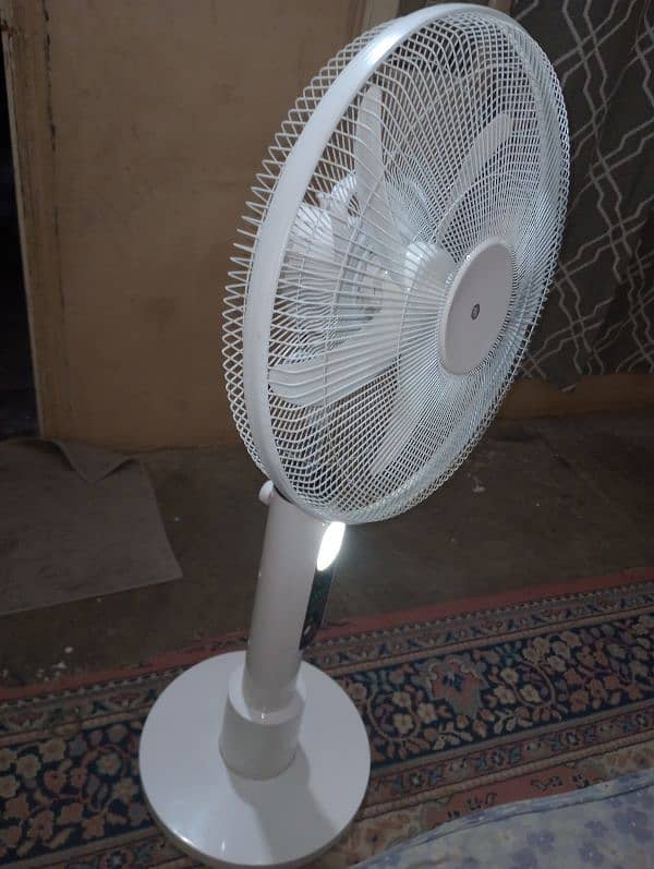 18"dp chrging fan with led and chrging pot 2