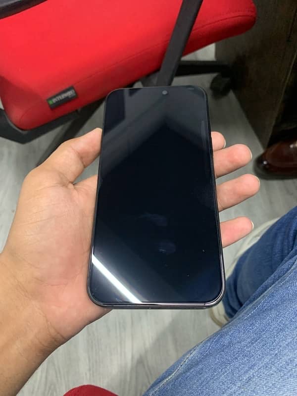 I Phone 15 Pro Max 256 GB Black Titanium 4