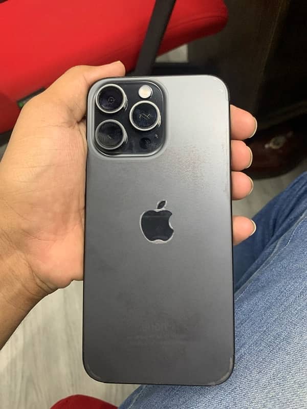 I Phone 15 Pro Max 256 GB Black Titanium 6