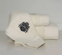 Embroidered towel set