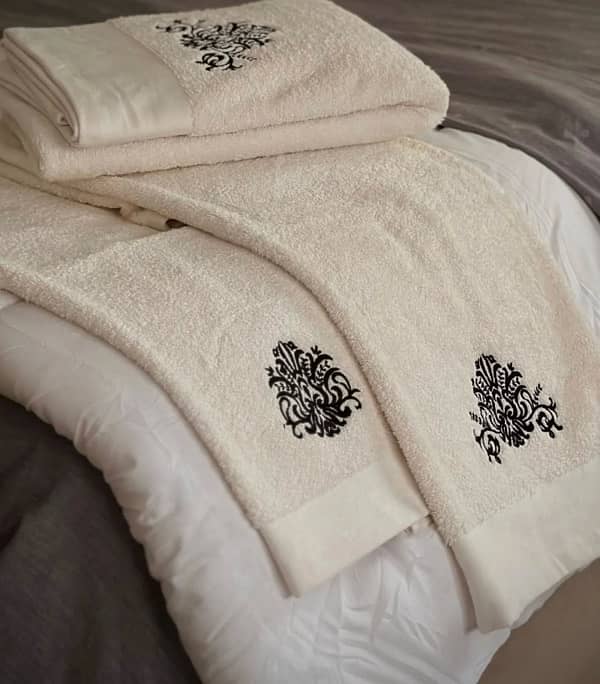 Embroidered towel set 2